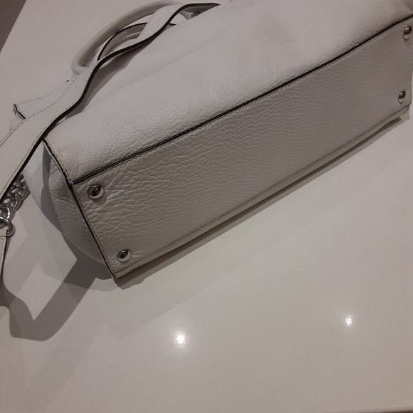 Michael Kors white leather medium bag with silver chain detail - Picture 6 of 13